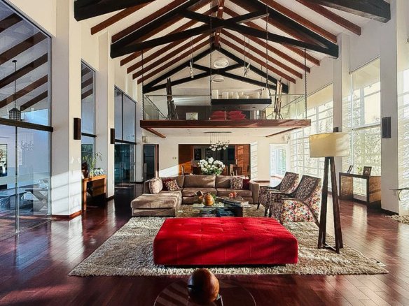 Exclusiva y Espectacular Residencia Amoblada en Colinas del Urubó