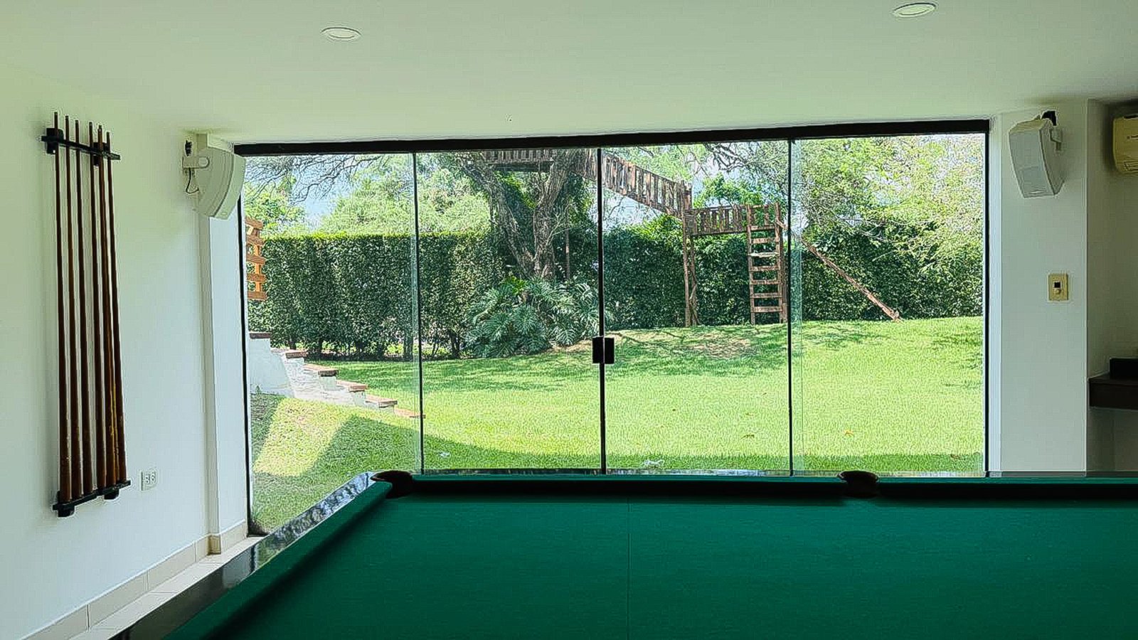 Exclusiva y Espectacular Residencia Amoblada en Colinas del Urubó