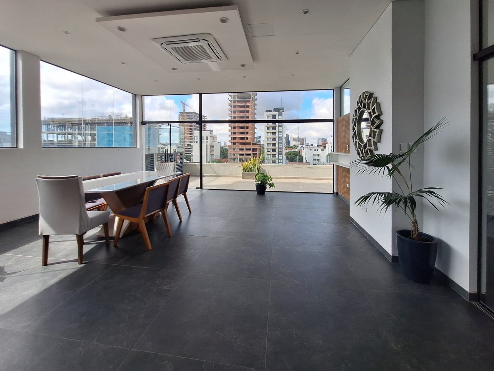 Exclusivo Monoambiente de Lujo Completamente Equipado en Equipetrol-Sirari