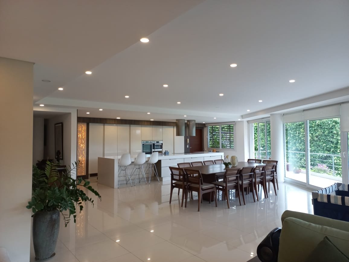 WhatsApp Image 2026-10-13 at 15.07.38 (1) En venta exclusivo Departamento de Lujo amoblado frente a las Canchas de Golf – Las Palmas