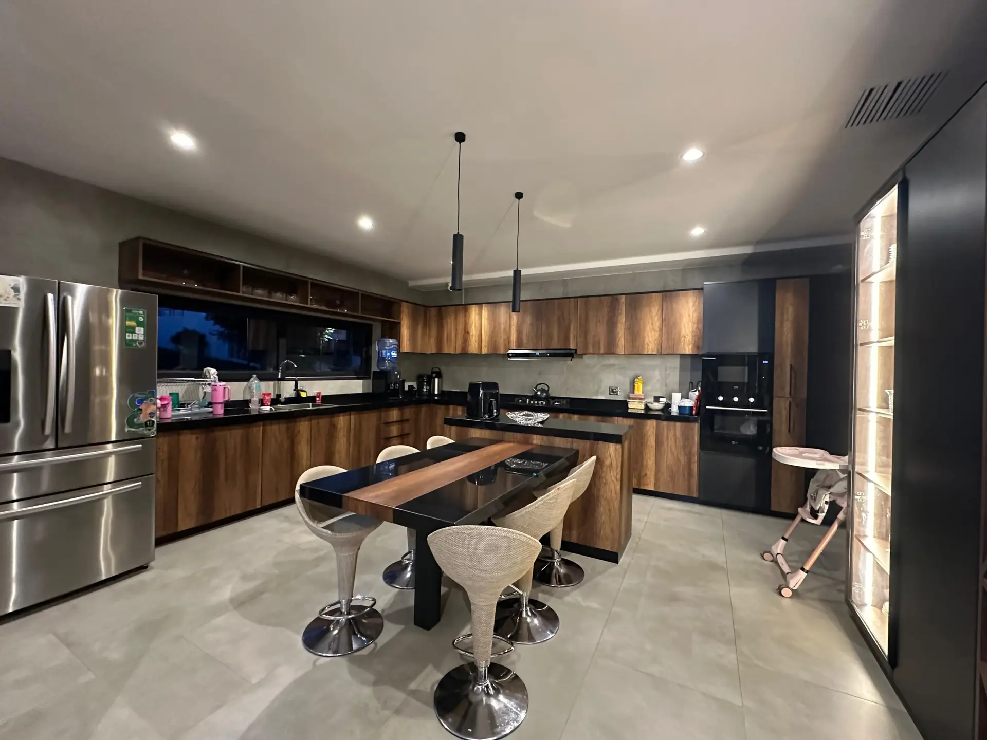 Espectacular Residencia de Lujo en Venta – La Hacienda del Urubó