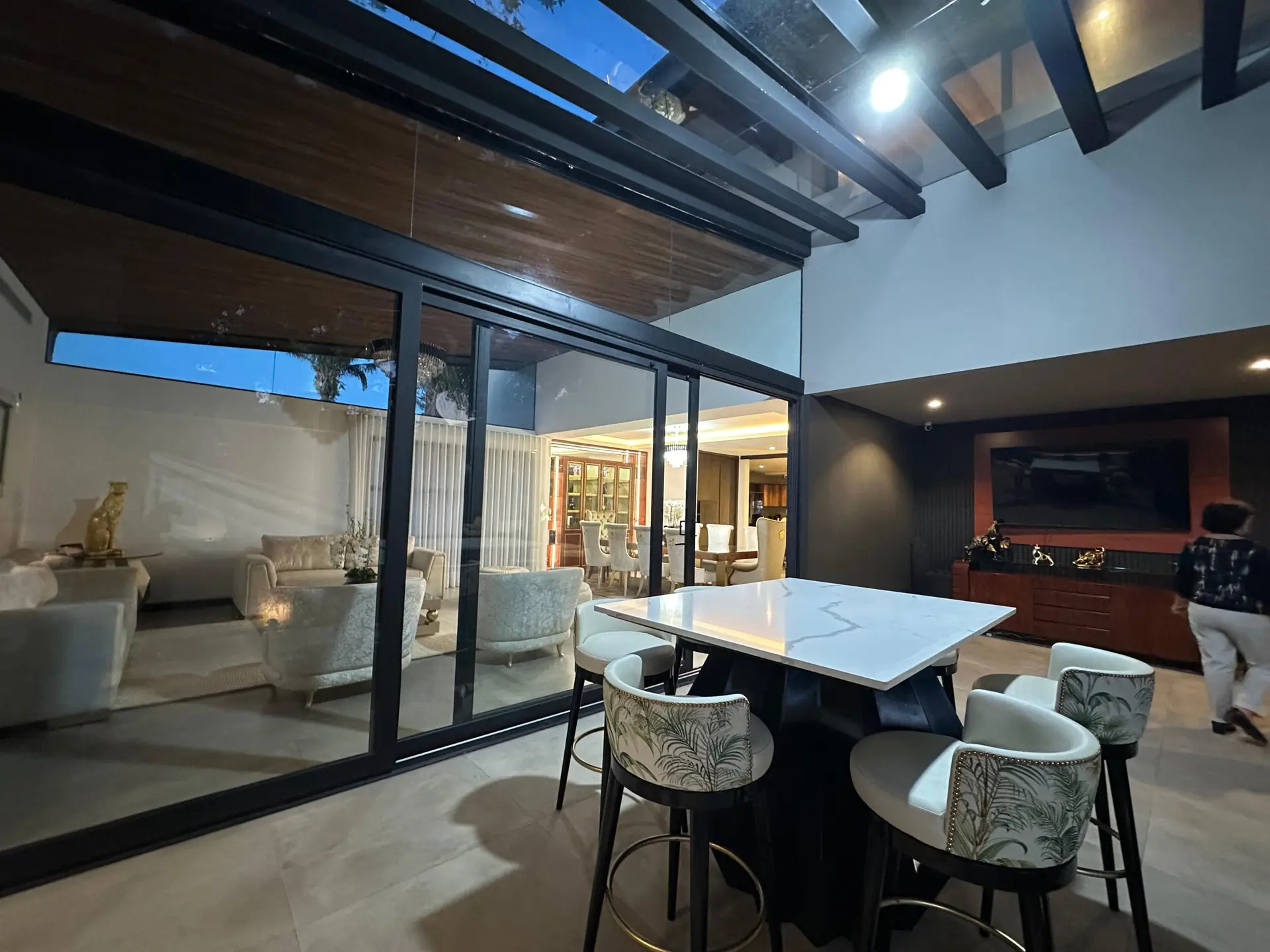 Espectacular Residencia de Lujo en Venta – La Hacienda del Urubó